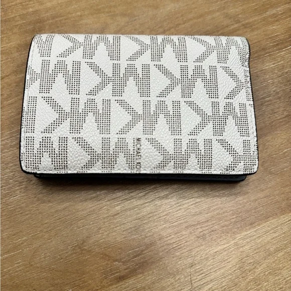 NWOT Michael Kors Jet Set Charm Medium Slim Bifold Wallet, Vanilla & Sky Blue - Picture 3 of 6